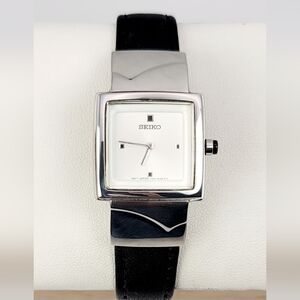 Seiko 1N00-6S10 Vintage Women’s Square Tank Quartz Dress Watch